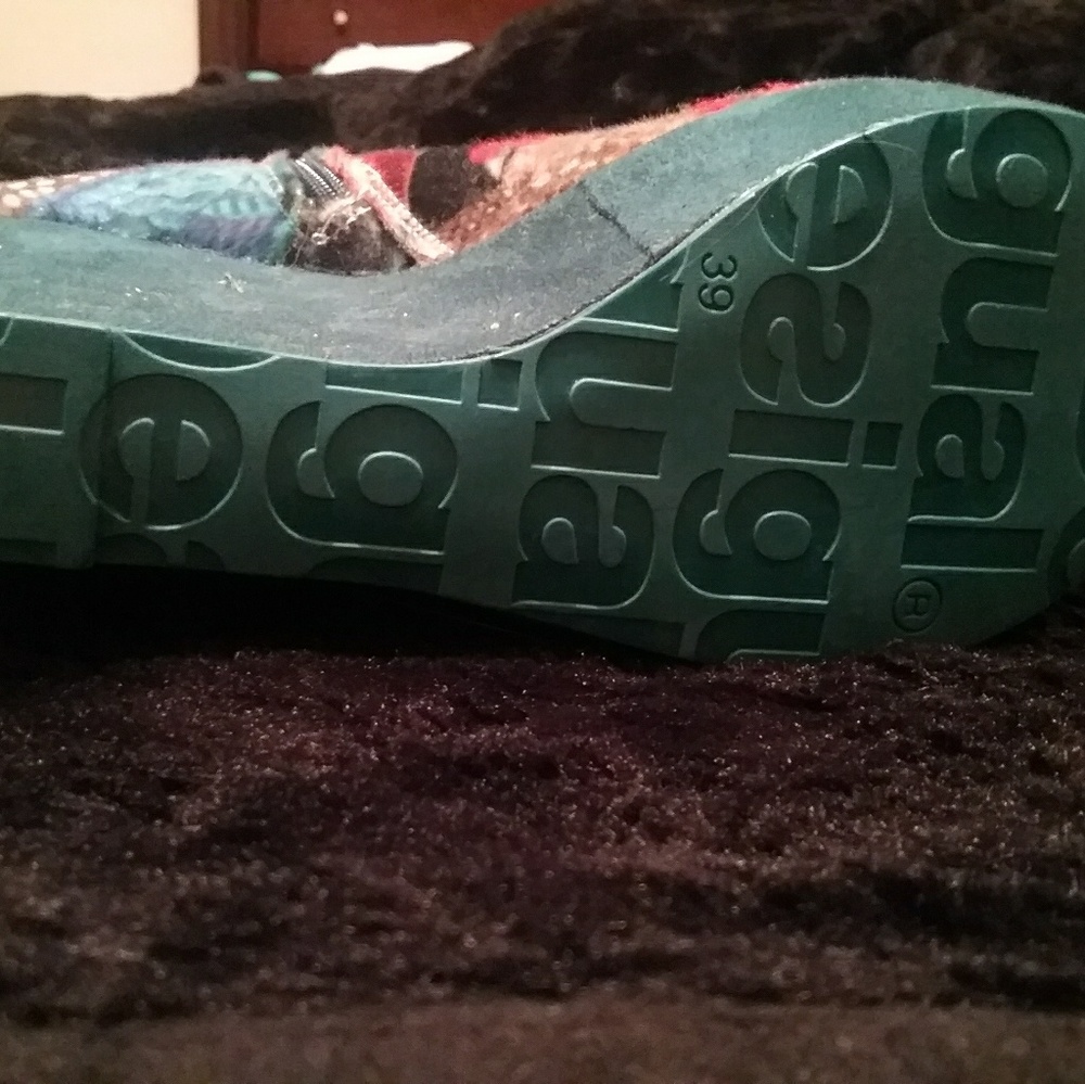 Boots - Picture 3 of 5